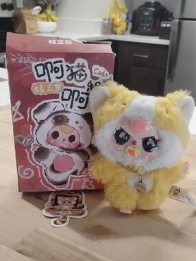 Confirmed Cat's & Dog Yellow Plush Small Pet Toy with keychain tag